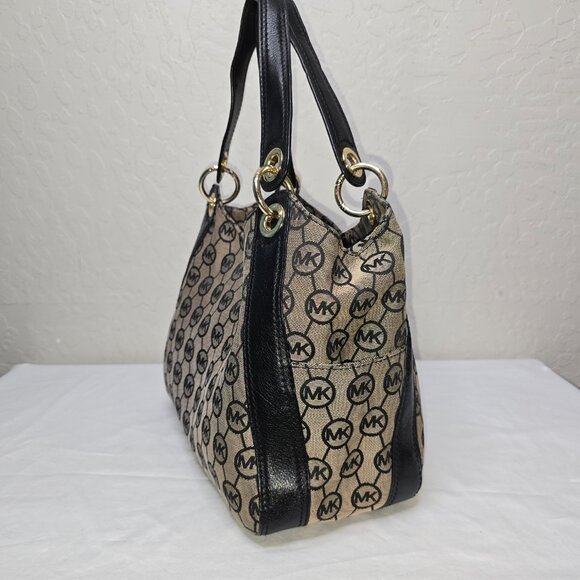 Michael Kors Ludlow Black & Beige Signature Canvas & Leather Drawstring HoboBag - Picture 5 of 11